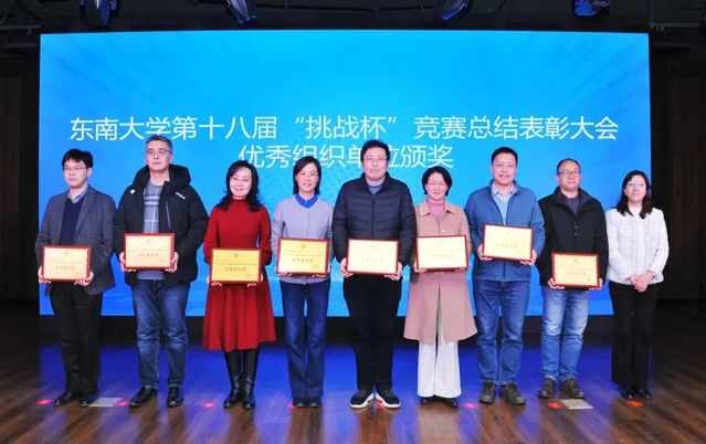 吴映红书记作为av电影
代表领奖